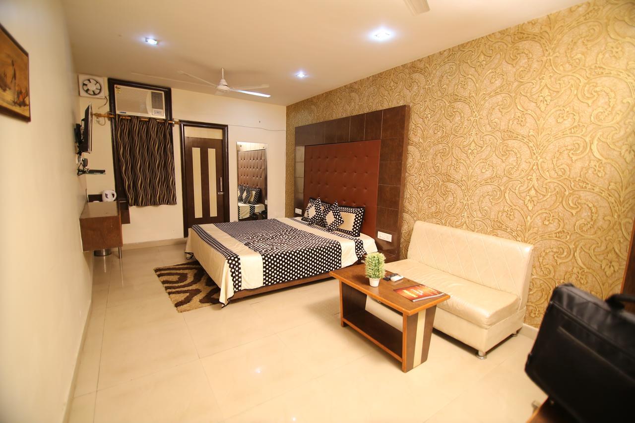 Hotel Pappan Plaza Palwal Ngoại thất bức ảnh